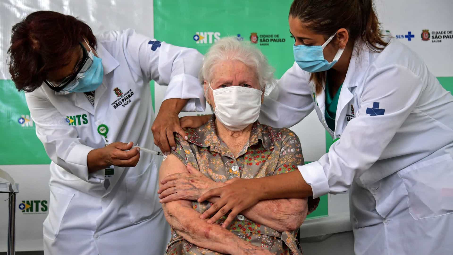 Votuporanga inicia imunização contra Covid-19 de idosos com 63 anos em quatro postos de vacinação