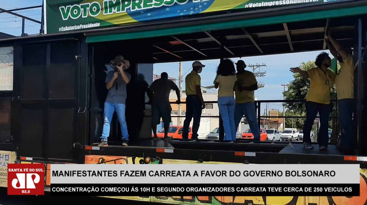 Manifestantes fazem carreata a favor do governo Bolsonaro em Santa Fé do Sul