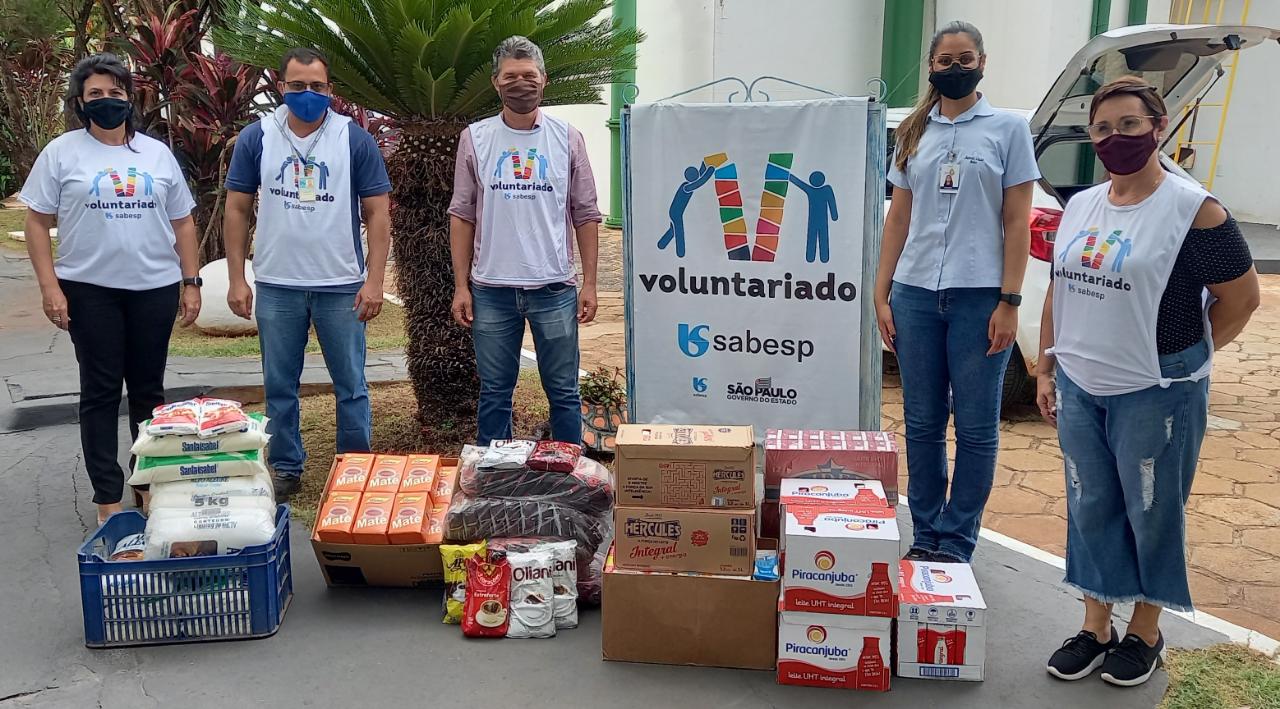Voluntariado da SABESP realiza a doação de alimentos para a Santa Casa de Jales