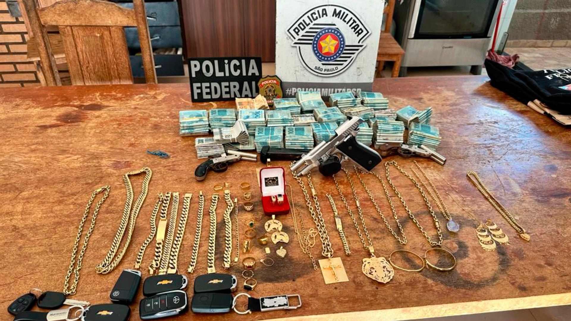 Polícia Federal realiza operação contra o tráfico de drogas e lavagem de dinheiro em SP, MG e SC