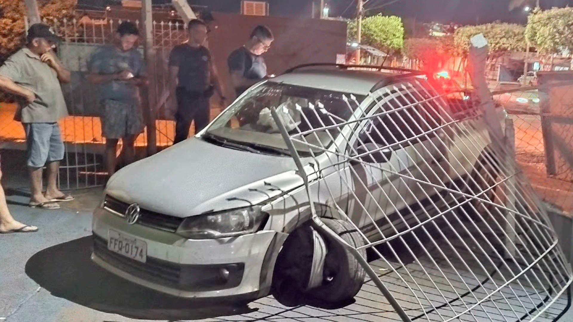 Motorista foge da Polícia e provoca acidente em avenida de Santa Fé do Sul