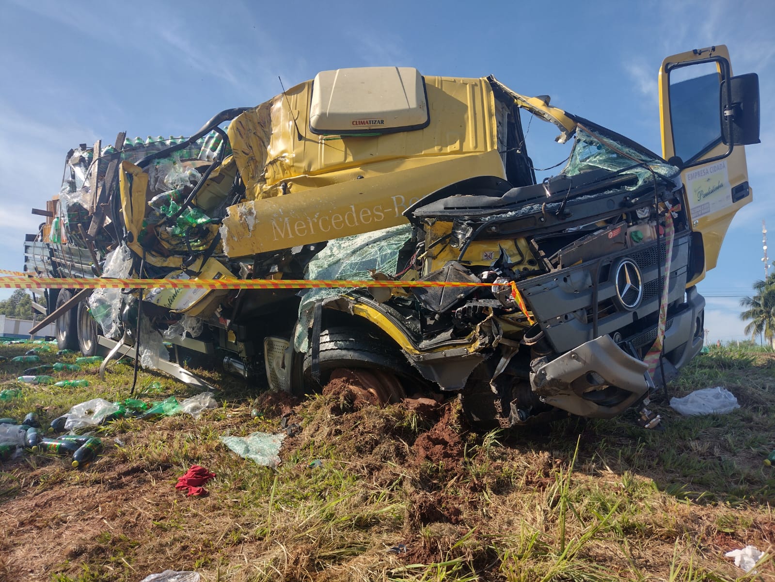VÍDEO: Acidente entre caminhão e carreta deixa dois feridos na Rodovia Euclides da Cunha em Santa Fé do Sul