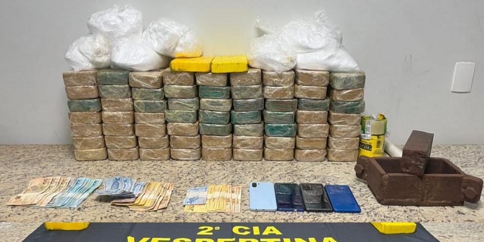 Casal é detido com grande quantidade de drogas e documentos falsos pela polícia