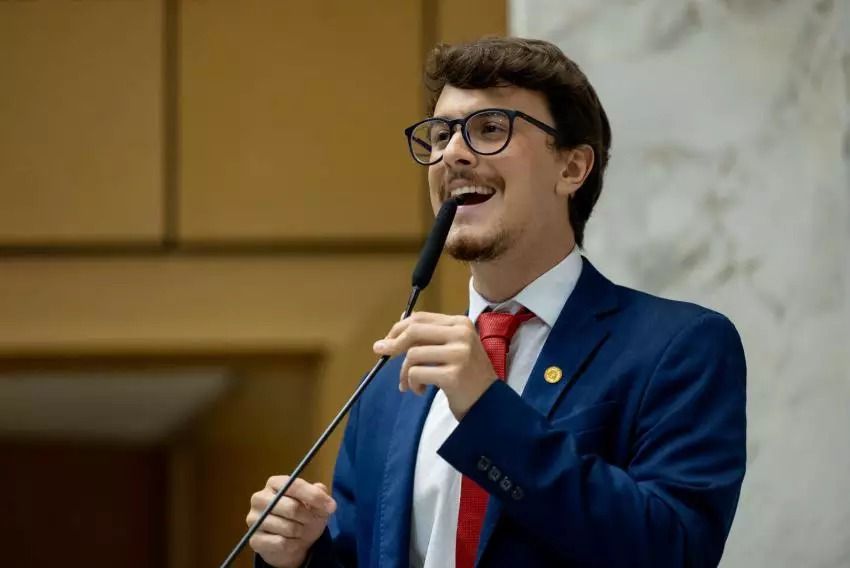 Deputado propõe projeto de lei para tornar vacinação contra Covid-19 obrigatória para crianças e adolescentes em São Paulo