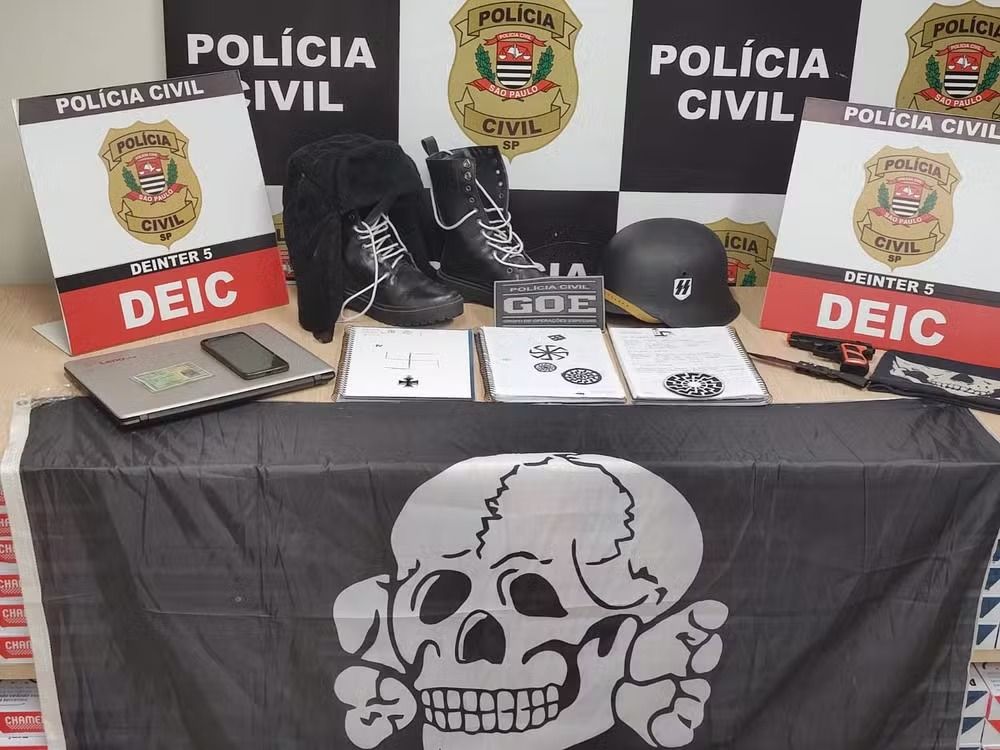 Polícia Civil apreende objetos de apologia ao nazismo com adolescente