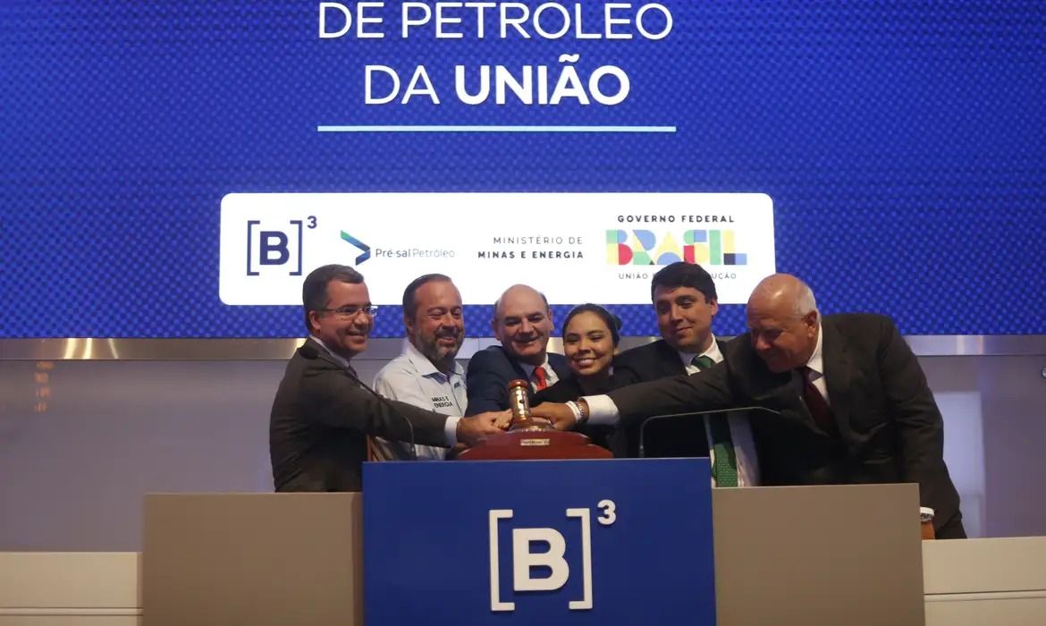 Leilão de petróleo da União arrecada R$ 17 bilhões, estabelecendo novo recorde