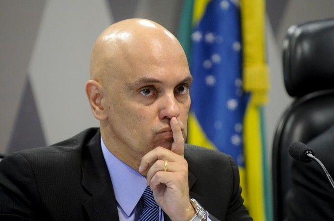 Ministro Alexandre de Moraes suspende rede social X no Brasil