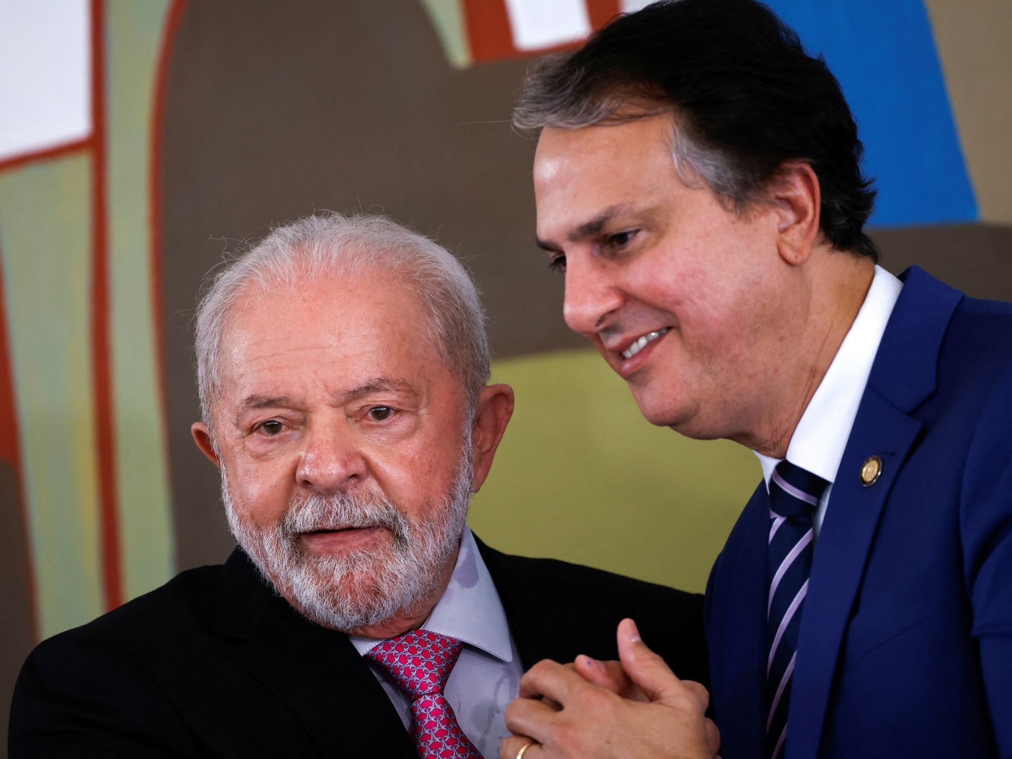 Lula sanciona novo ensino médio, mas mudanças no Enem são vetadas