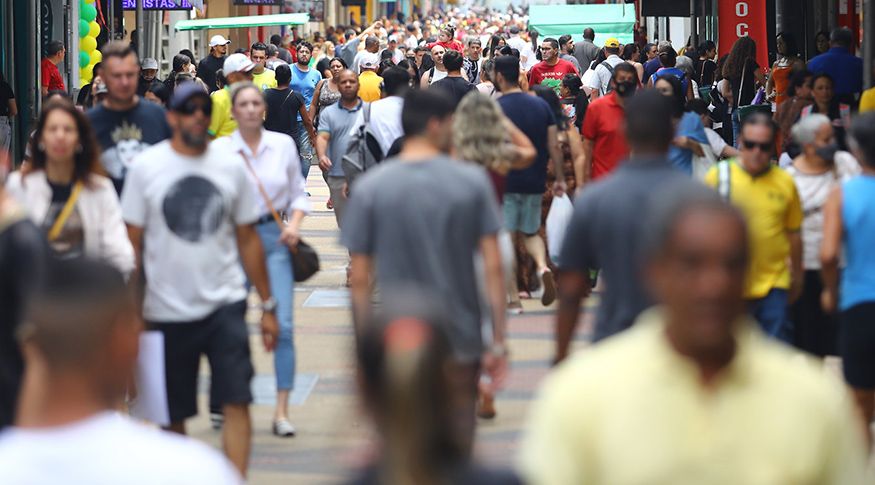 População brasileira ultrapassa os 212 milhões de habitantes em julho de 2024, segundo IBGE