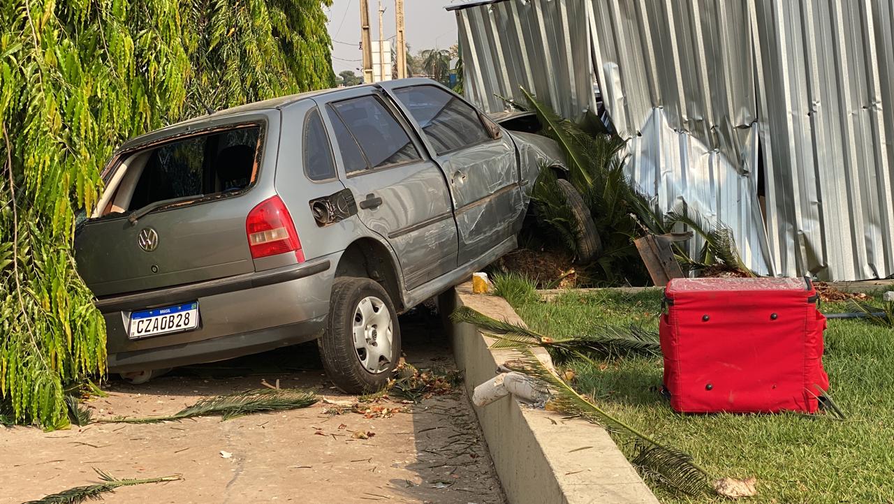 VÍDEO: Motorista passal mal, perde controle do carro e provoca sequência de colisões em Santa Fé do Sul