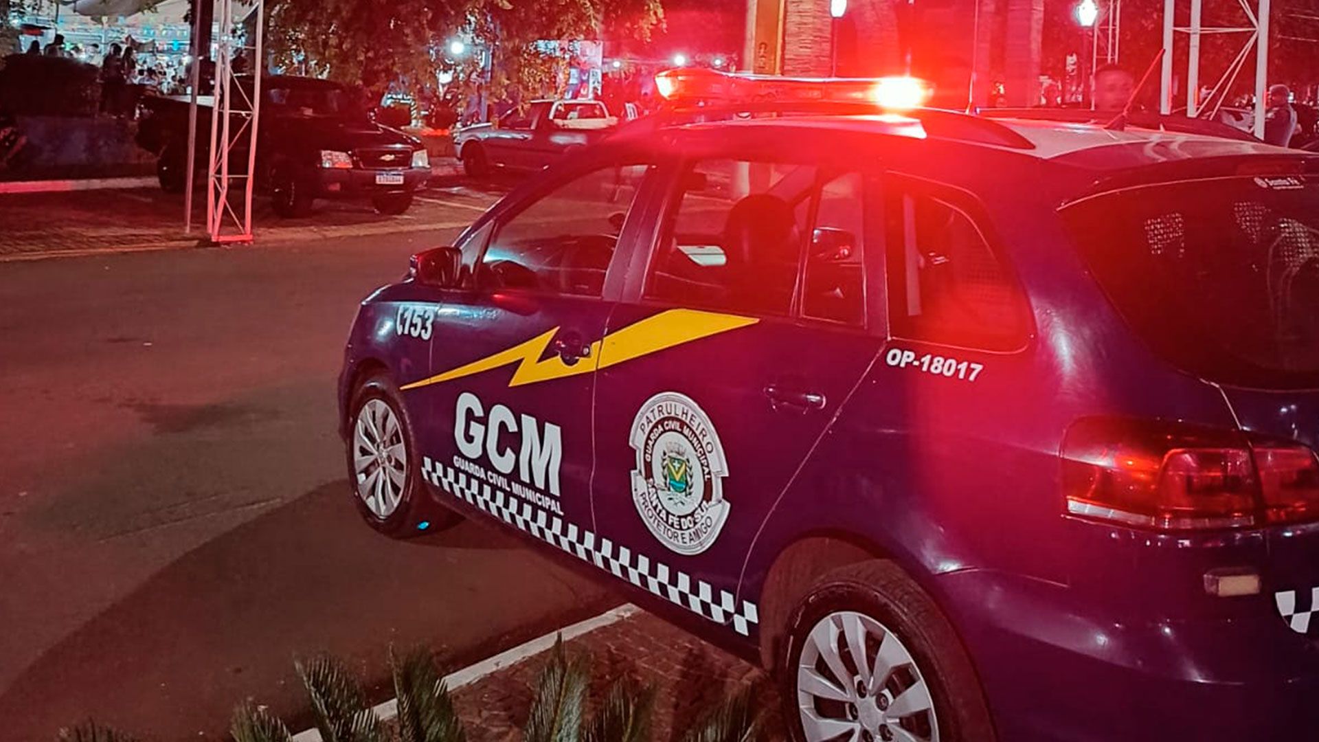 Homem é preso após descumprir medida protetiva e agredir ex-companheira em praça de Santa Fé do Sul