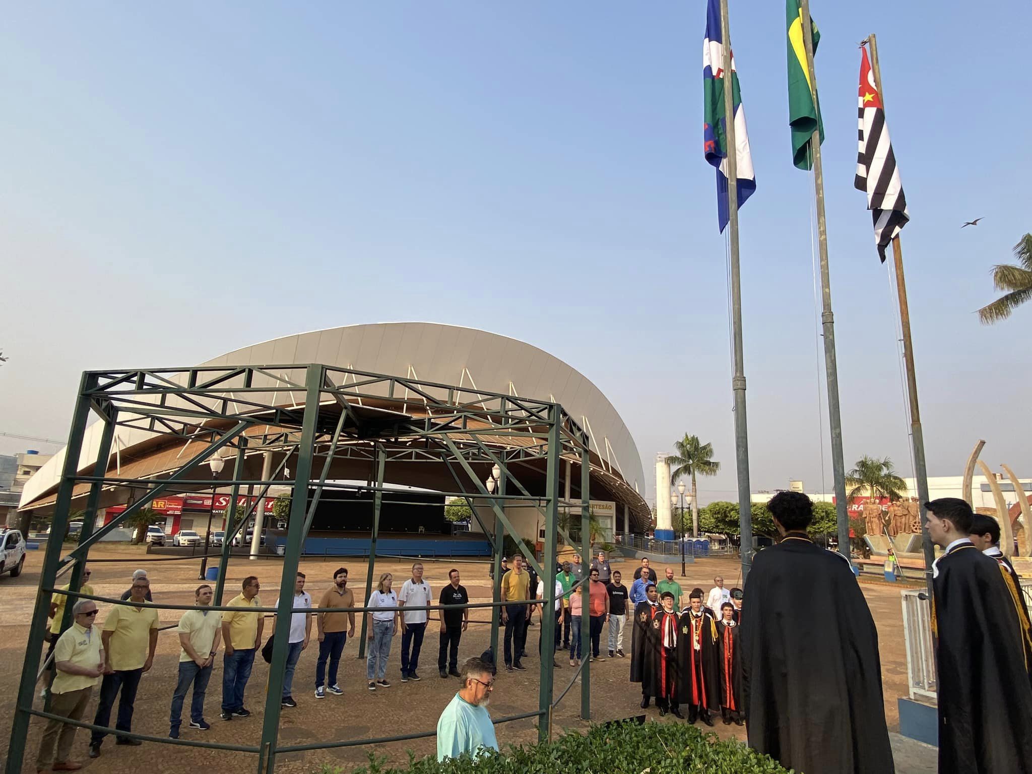 Ordem DeMolay hasteia pavilhão nacional em comemoração ao Dia da Independência do Brasil em Santa Fé do Sul