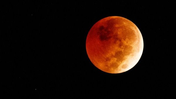 Eclipse parcial da Lua: fenômeno poderá ser observado em todo o Brasil nesta terça-feira