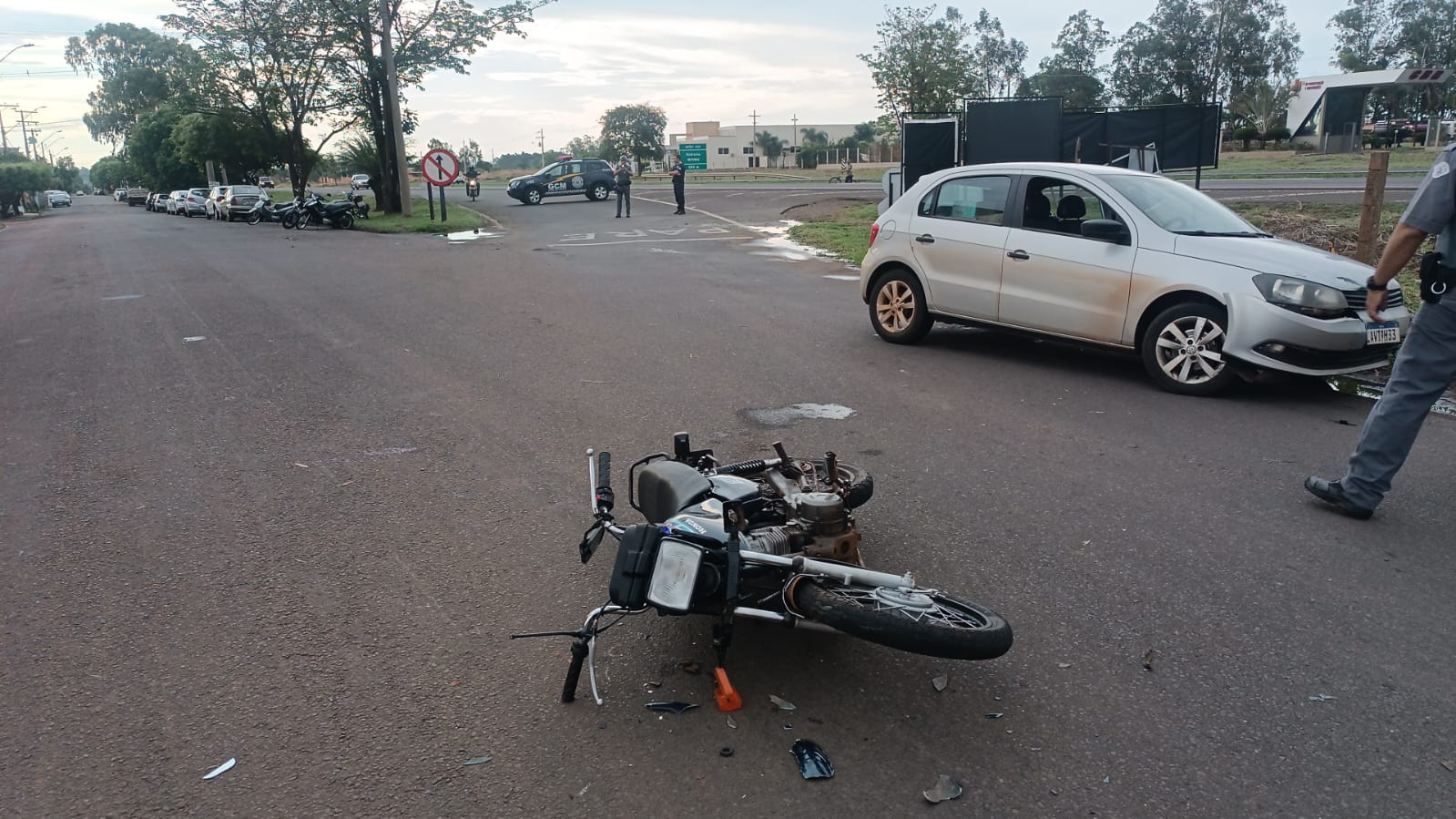 VÍDEO: Pai e filho sofrem grave acidente de moto em Santa Fé do Sul