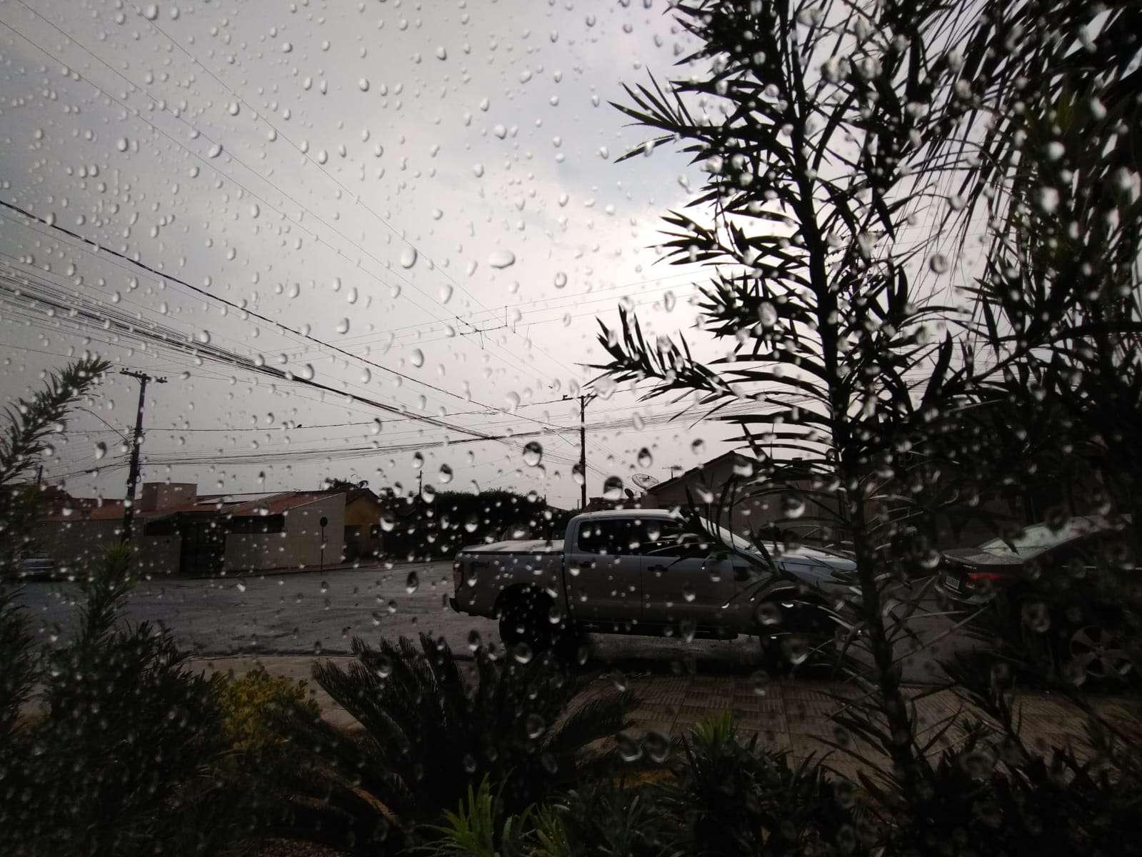 Após madrugada chuvosa, Santa Fé do Sul segue sob alerta de tempestade