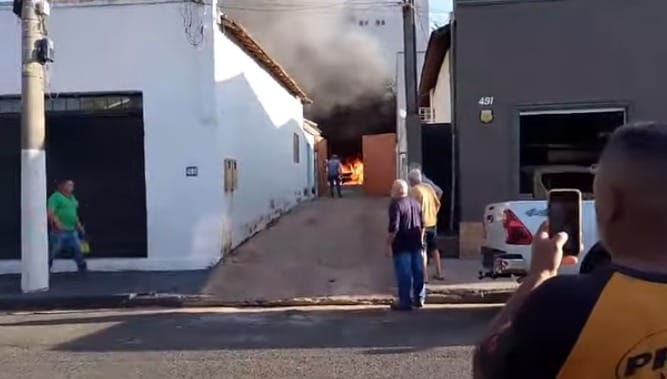 Explosões e fogo atingem galpão ilegal de fogos de artifício em Fernandópolis