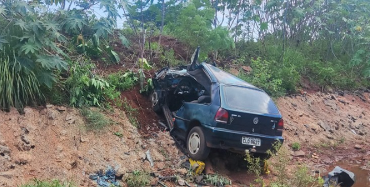 Motorista perde controle do carro, bate em ribanceira e morre em rodovia de Ilha Solteira