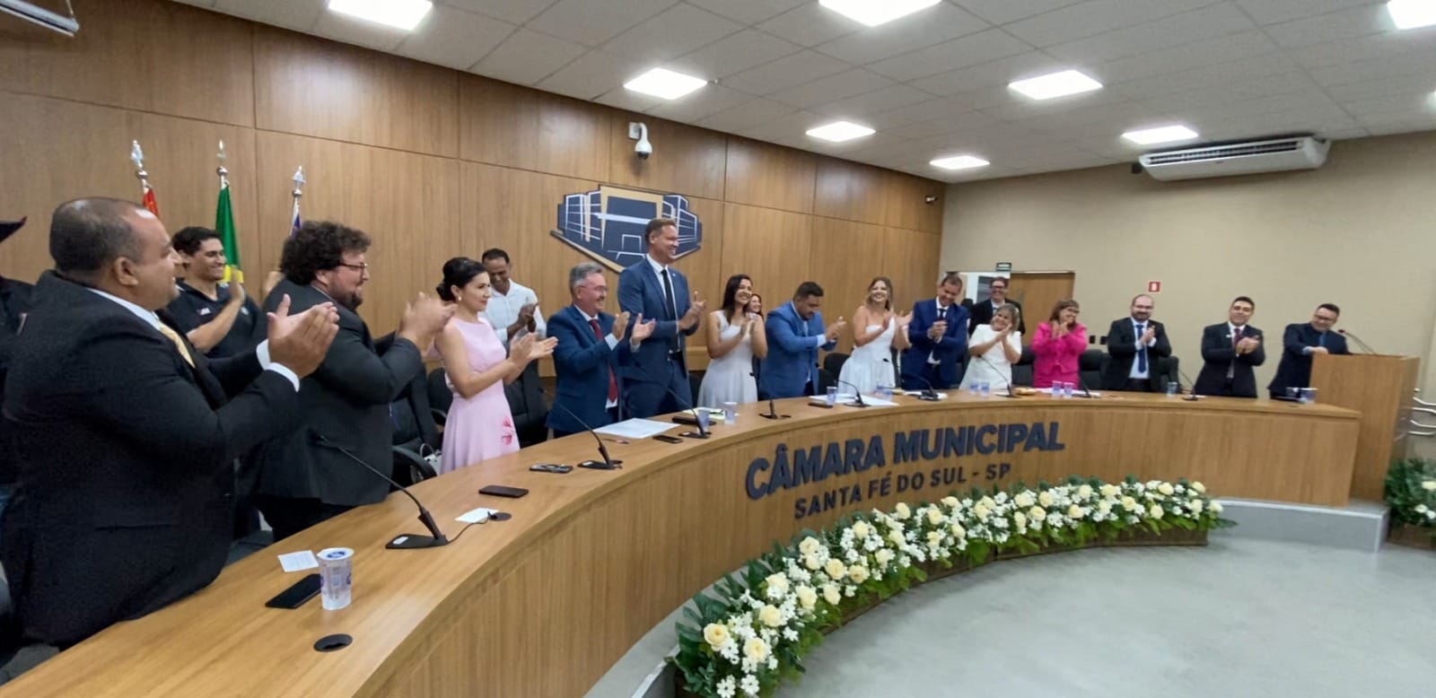 VÍDEO: Prefeito, vice e vereadores eleitos tomam posse em Santa Fé do Sul