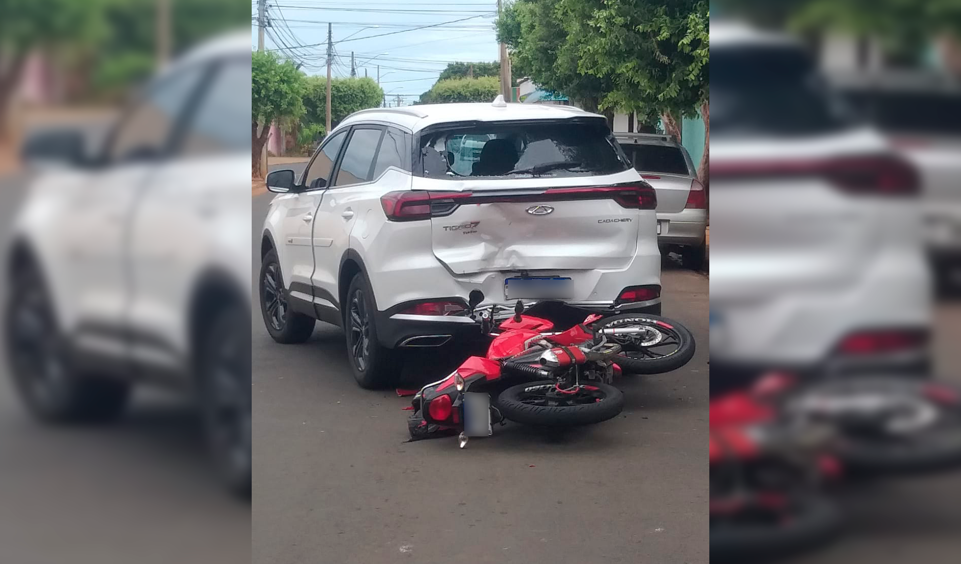 Jovem é socorrido com ferimentos na cabeça após bater na traseira de veículo em acidente em Santa Fé do Sul