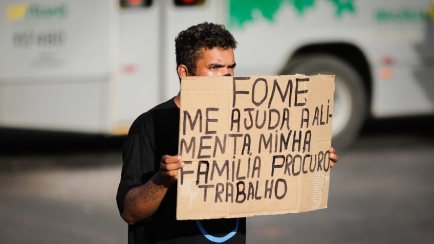 Taxa de desemprego sobe para 6,5% no trimestre encerrado em janeiro