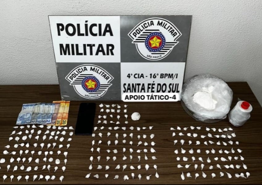 Jovem tentar fugir da PM, mas é preso com mais de 200 porções de cocaína em Santa Fé do Sul