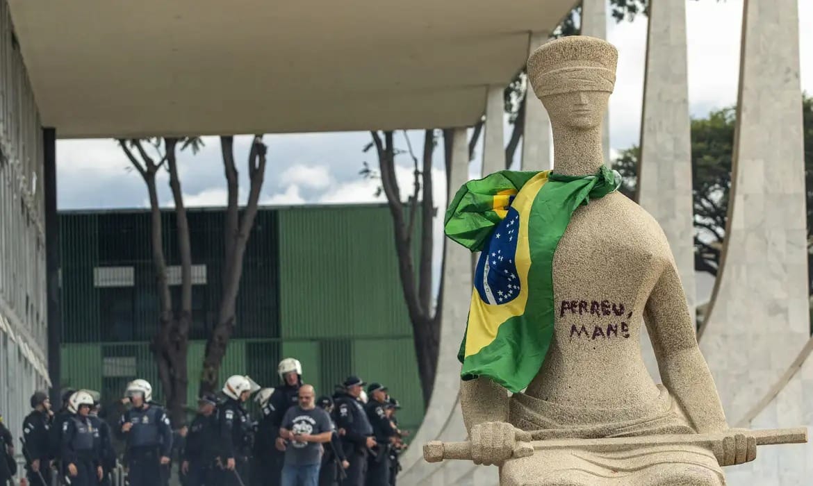 STF forma maioria para condenar mulher que pichou “Perdeu, mané” em ato de 8 de janeiro