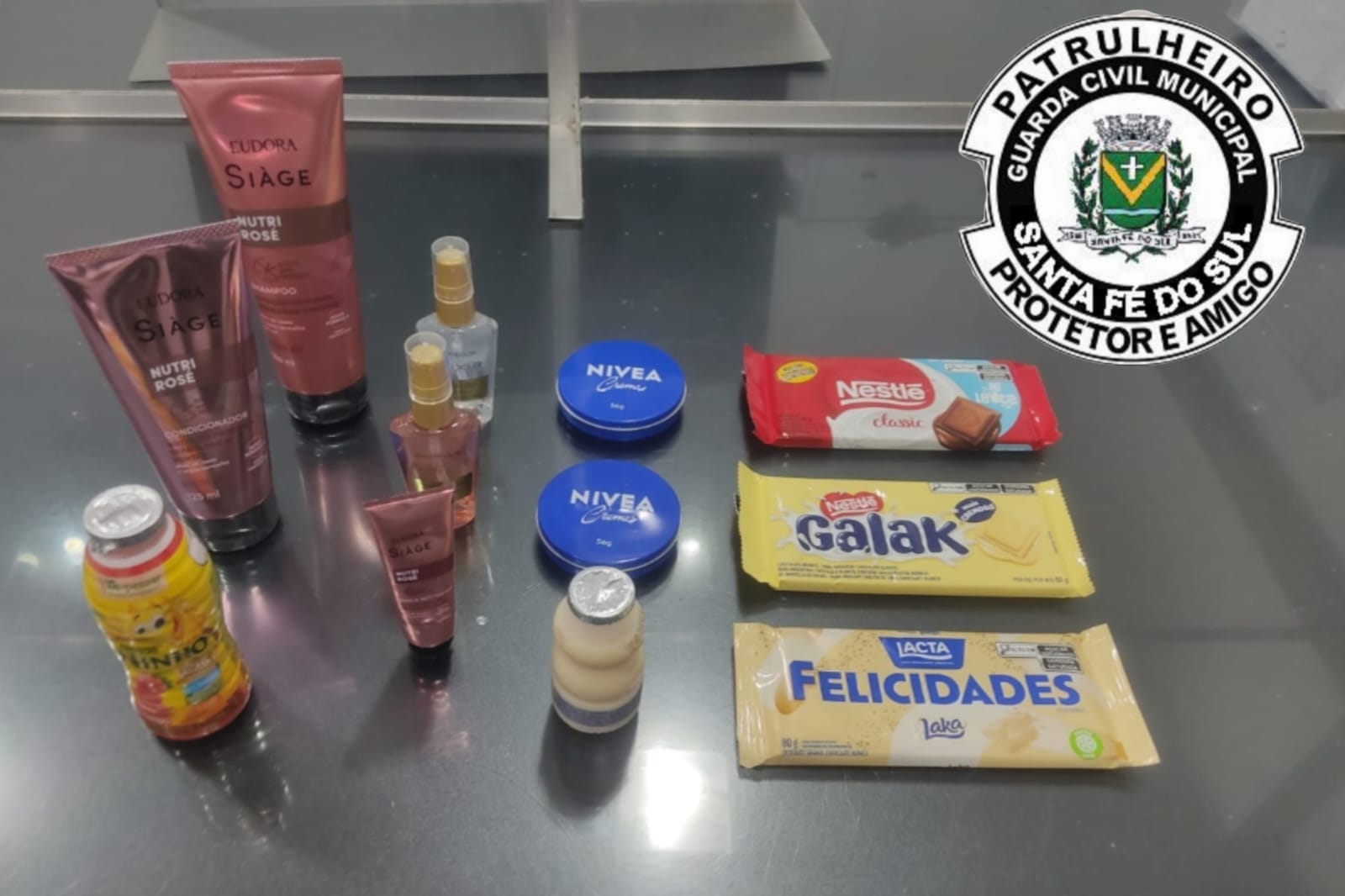 Homem é preso por furto de chocolates e produtos de beleza em supermercado de Santa Fé do Sul
