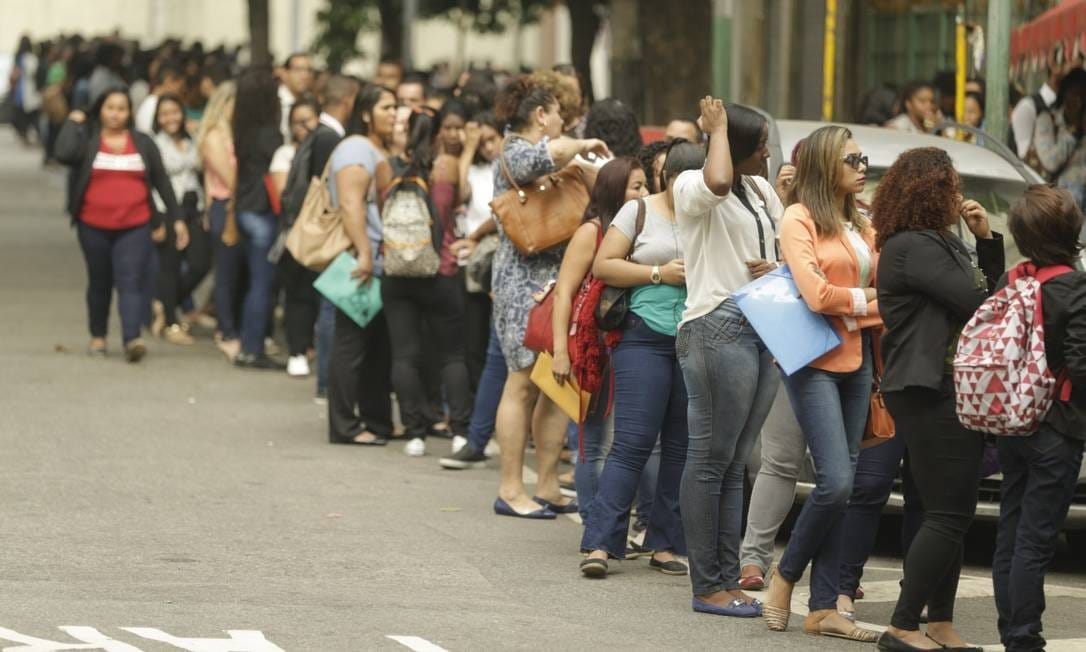 Taxa de desemprego fica em 6,6% no trimestre encerrado em abril
