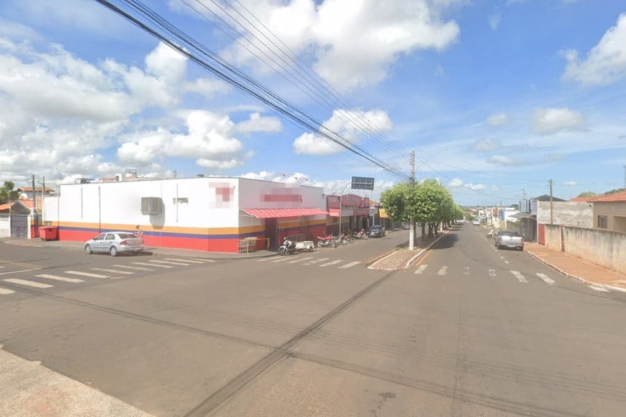 Homem é preso após causar confusão em supermercado e agredir policiais em Três Fronteiras