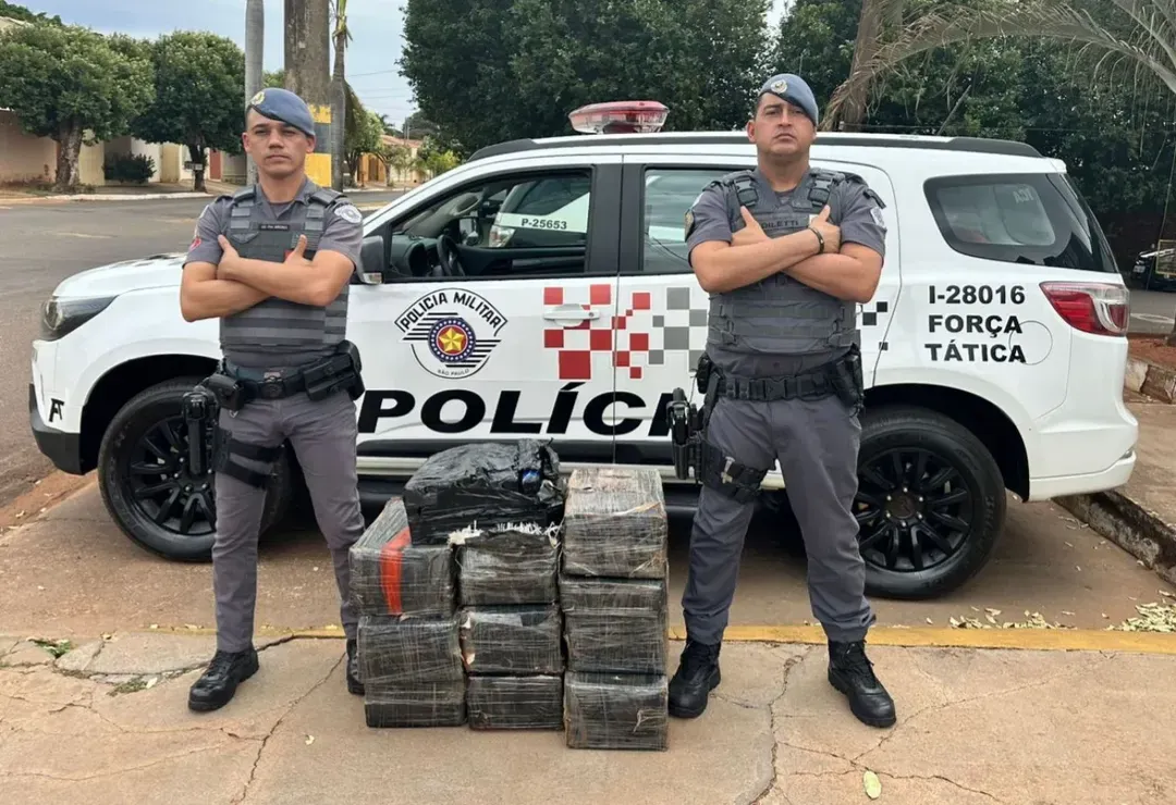 Dupla é presa com 200,5 kg de maconha na SP-300 em Castilho
