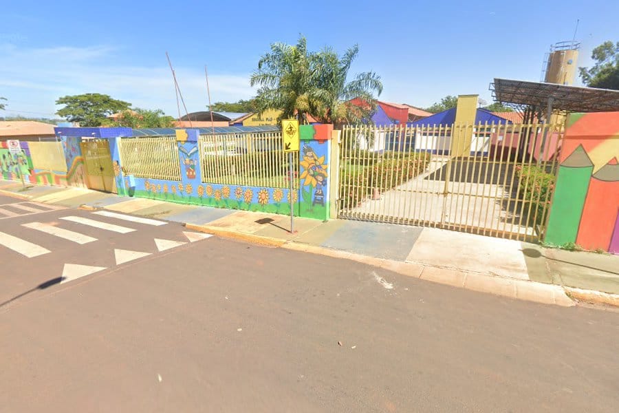 Criança é encontrada sozinha após sair de escola em Rubiácea; família vai acionar a Justiça