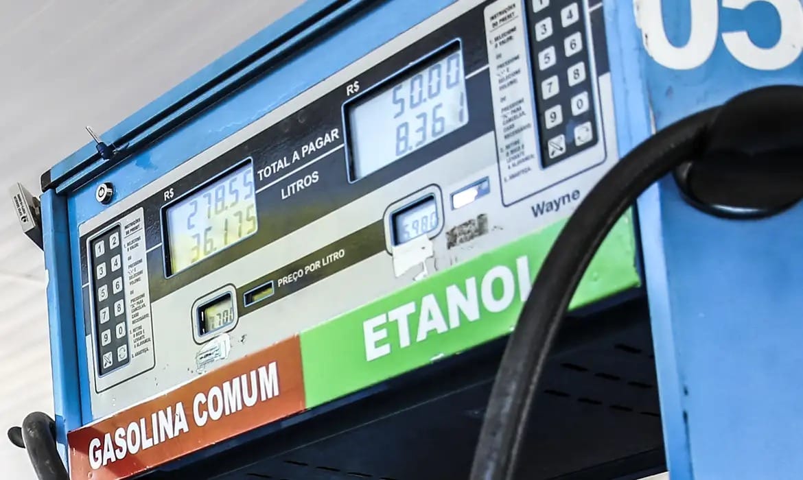 Petrobras reduz preço da gasolina às distribuidoras; efeito começa a valer hoje