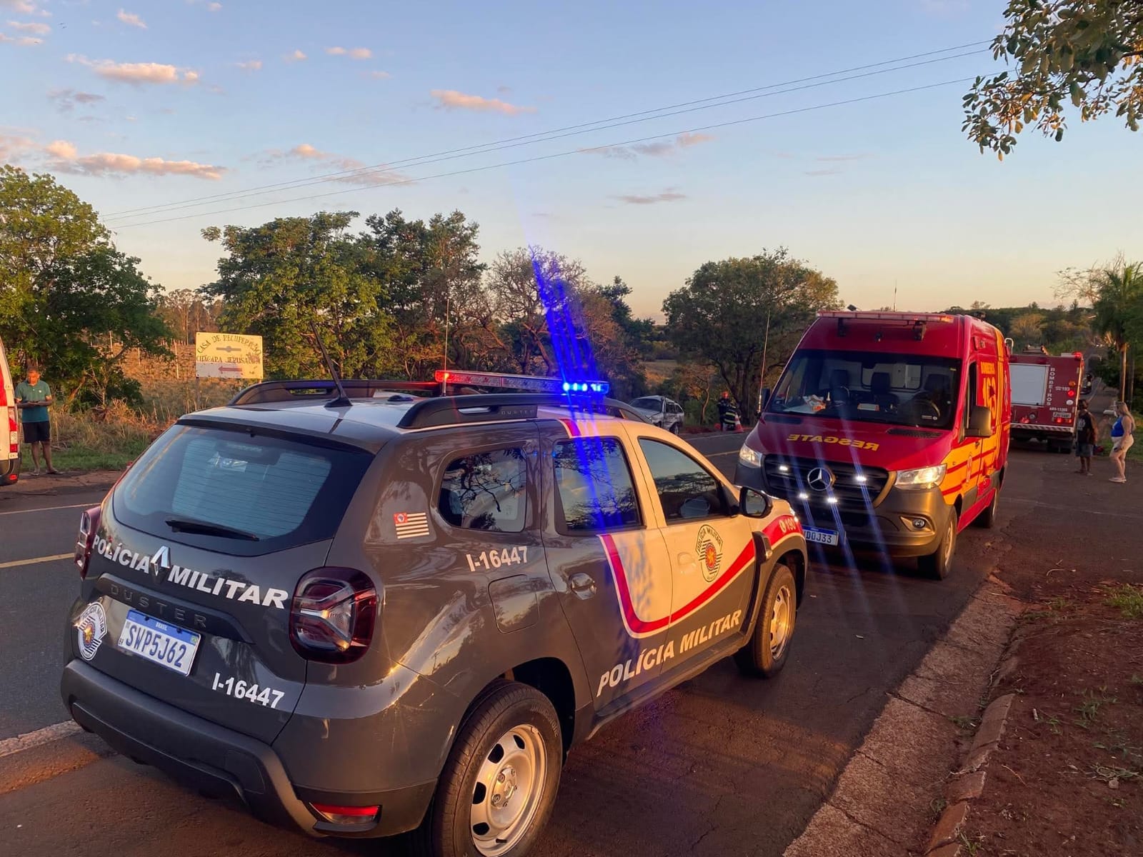 Pai e filha morrem em colisão entre carro e carreta na Rodovia Ettore Botura