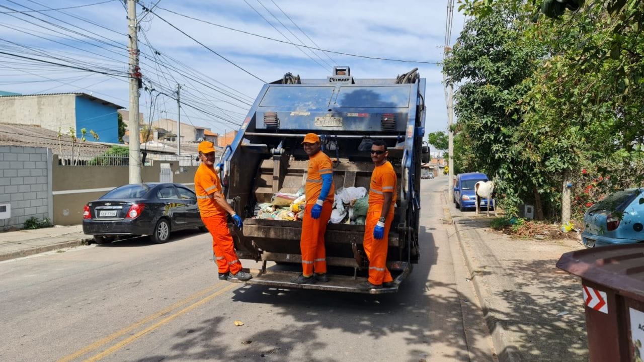 Coletor de lixo é atropelado enquanto trabalhava em Jales e fica ferido