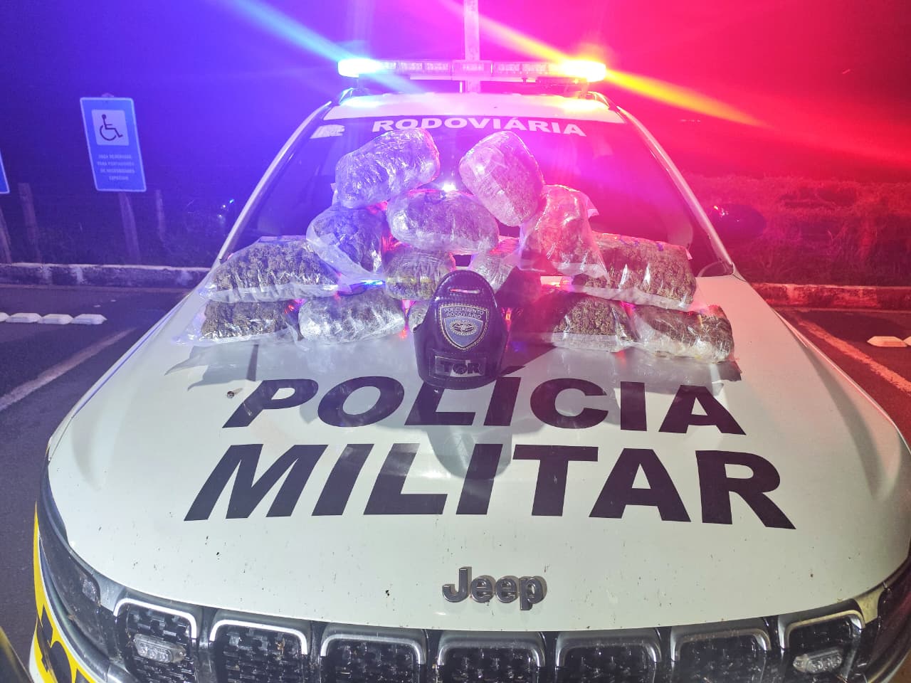 Polícia Rodoviária apreende mais de 7 quilos de skunk em ônibus na Rodovia Marechal Rondon, em Castilho