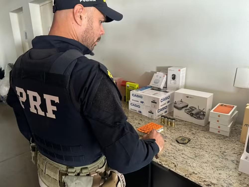 PRF apreende anabolizantes e emagrecedores escondidos em caminhonete na BR-153 em Rio Preto