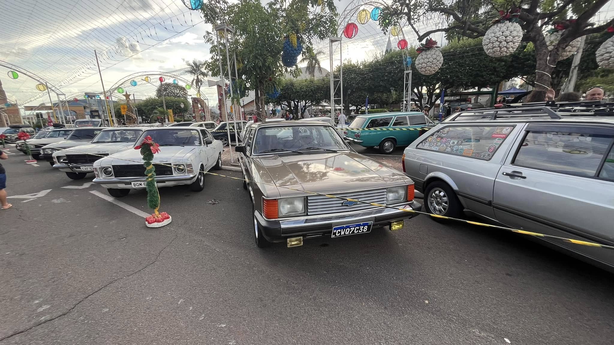 Evento reúne centenas de carros antigos neste fim de semana em Santa Fé do Sul