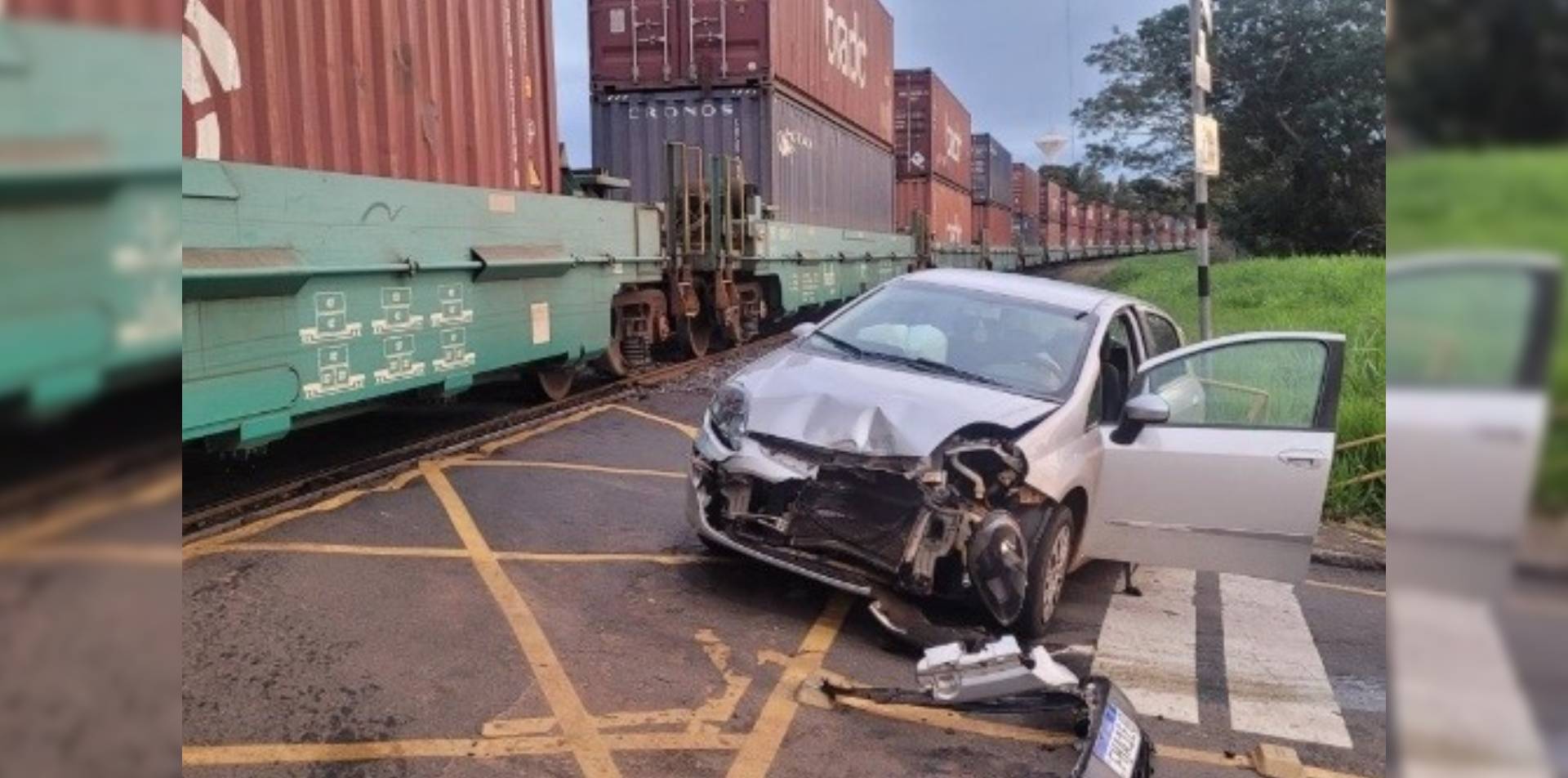 Carro é atingido por trem em passagem de nível em Jales e motorista fica levemente ferido