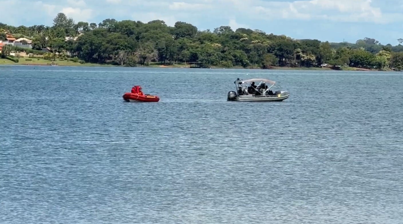 Buscas seguem por pescador que se afogou após cair de embarcação durante pescaria em Santa Fé do Sul
