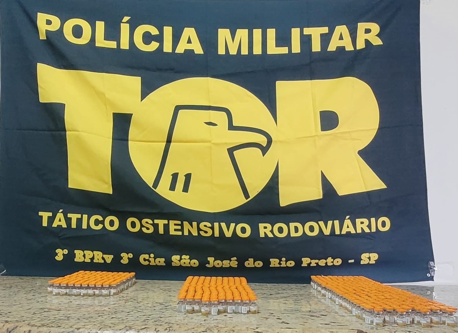 Três pessoas são presas com medicamentos para emagrecimento em ônibus interestadual