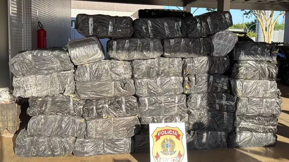 Polícia Federal apreende mais de 1 tonelada de maconha em caminhão na SP-310 em Monte Aprazível