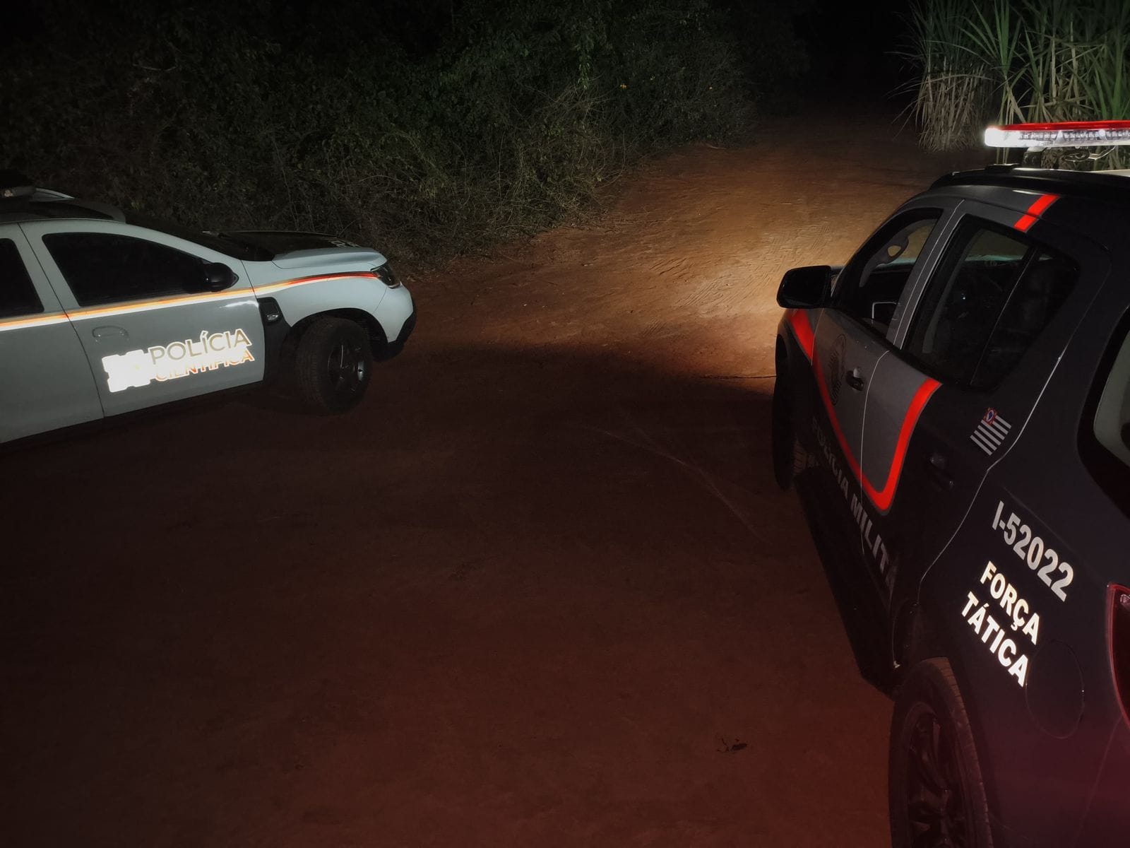 Suspeito confessa participação em morte em Guapiaçu; vítima foi atingida por disparos de arma de fogo e carbonizada