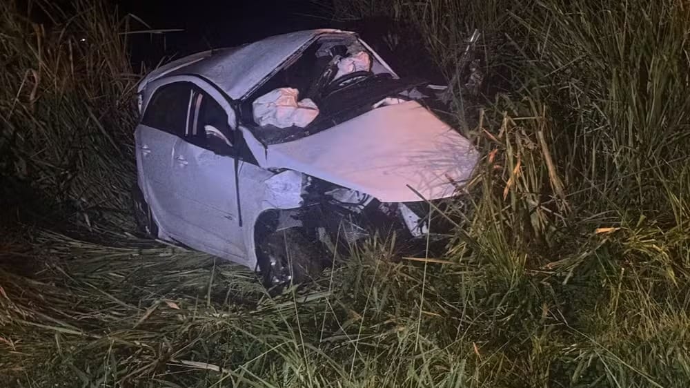 Duas pessoas morrem após acidente com capivara e três carros na SP-320 em Valentim Gentil