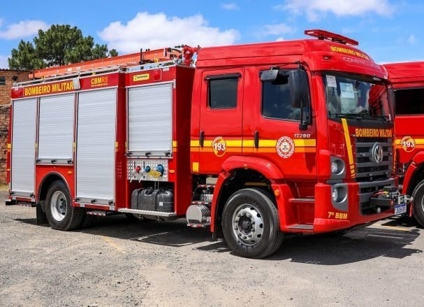 Fogo atinge dispensa de residência em Santa Fé do Sul e mobiliza bombeiros