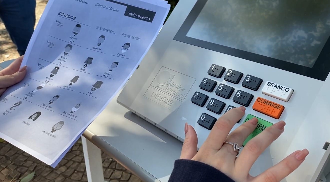 VÍDEO: Ação em Santa Fé do Sul orienta população sobre votação e uso da urna eletrônica