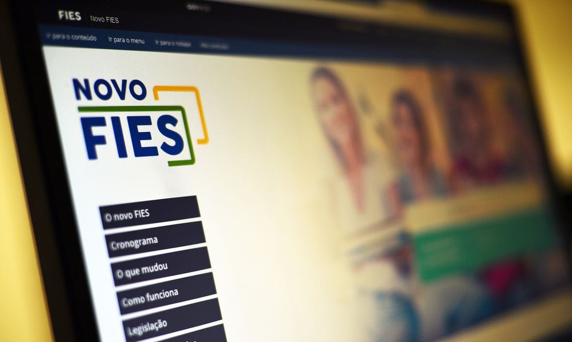 MEC convoca lista de espera do Fies para vagas remanescentes do 1º semestre de 2026