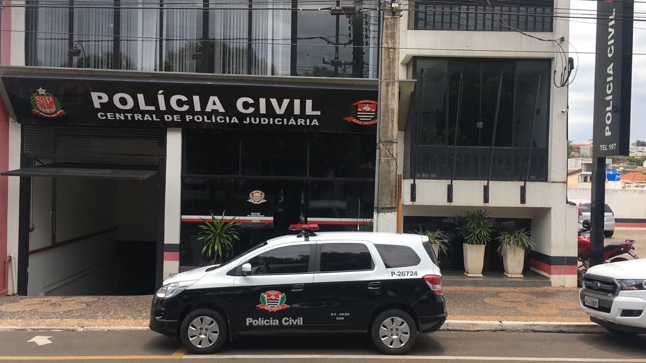 Proprietário denuncia ex-funcionária por suspeita de furto em loja de celulares em Jales