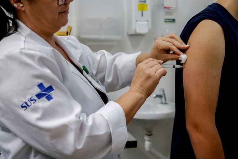 Vacinação contra dengue é ampliada e passa a atender público geral em Santa Fé do Sul