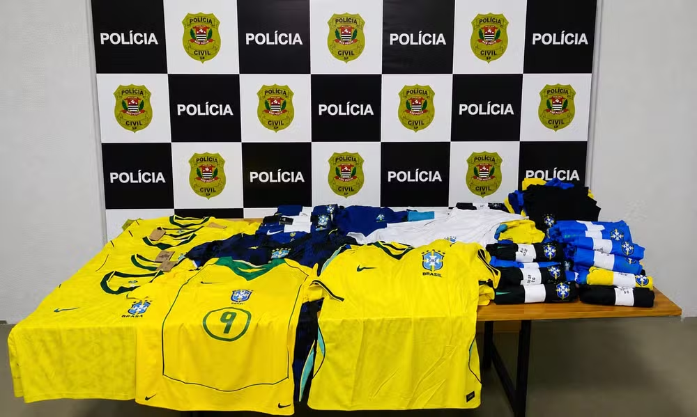 Operação apreende produtos falsificados da Copa do Mundo em Catanduva