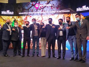 Prefeito de Três Fronteiras, Bim Belão, assina convênio para investimento no turismo